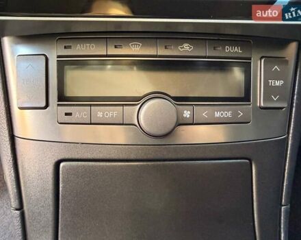 Серый Тойота Авенсис, объемом двигателя 1.8 л и пробегом 260 тыс. км за 6300 $, фото 9 на Automoto.ua