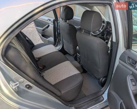 Сірий Тойота Авенсіс, об'ємом двигуна 1.8 л та пробігом 178 тис. км за 8000 $, фото 42 на Automoto.ua
