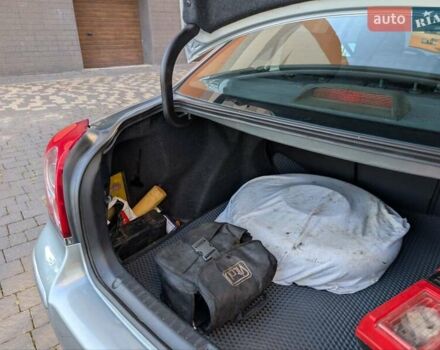 Сірий Тойота Авенсіс, об'ємом двигуна 1.8 л та пробігом 178 тис. км за 8000 $, фото 32 на Automoto.ua