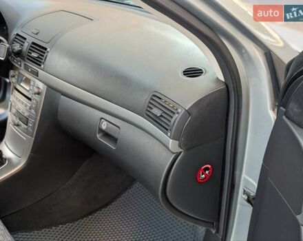 Сірий Тойота Авенсіс, об'ємом двигуна 1.8 л та пробігом 178 тис. км за 8000 $, фото 49 на Automoto.ua
