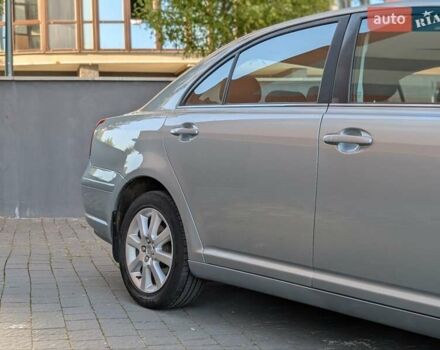 Сірий Тойота Авенсіс, об'ємом двигуна 1.8 л та пробігом 178 тис. км за 8000 $, фото 12 на Automoto.ua