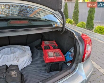 Сірий Тойота Авенсіс, об'ємом двигуна 1.8 л та пробігом 178 тис. км за 8000 $, фото 30 на Automoto.ua