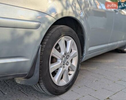 Сірий Тойота Авенсіс, об'ємом двигуна 1.8 л та пробігом 178 тис. км за 8000 $, фото 28 на Automoto.ua