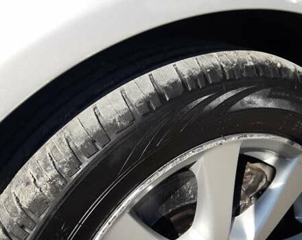Серый Тойота Авенсис, объемом двигателя 2.2 л и пробегом 220 тыс. км за 8400 $, фото 13 на Automoto.ua