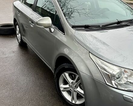 Серый Тойота Авенсис, объемом двигателя 2 л и пробегом 198 тыс. км за 9200 $, фото 1 на Automoto.ua