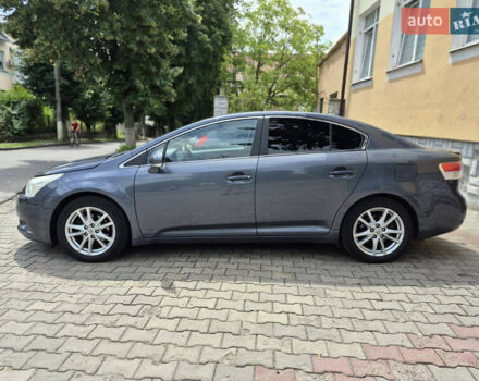 Серый Тойота Авенсис, объемом двигателя 2 л и пробегом 214 тыс. км за 8800 $, фото 3 на Automoto.ua