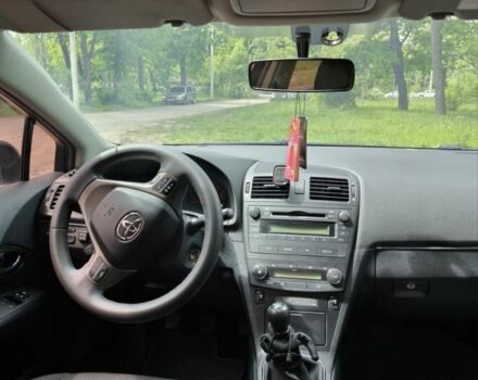 Серый Тойота Авенсис, объемом двигателя 1.6 л и пробегом 275 тыс. км за 8450 $, фото 4 на Automoto.ua
