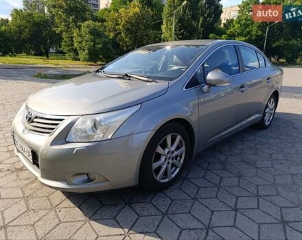 Сірий Тойота Авенсіс, об'ємом двигуна 2 л та пробігом 275 тис. км за 7800 $, фото 1 на Automoto.ua