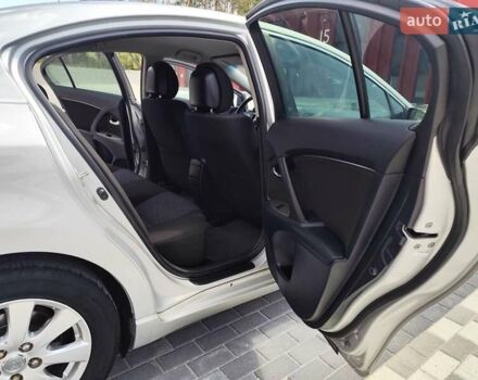 Серый Тойота Авенсис, объемом двигателя 1.8 л и пробегом 250 тыс. км за 8100 $, фото 21 на Automoto.ua