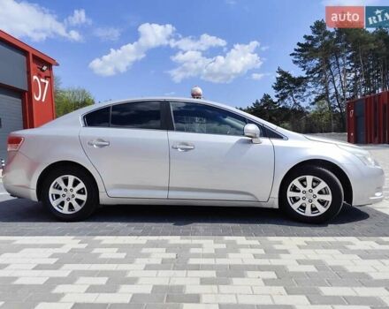 Серый Тойота Авенсис, объемом двигателя 1.8 л и пробегом 250 тыс. км за 8100 $, фото 1 на Automoto.ua