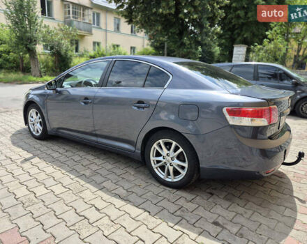 Серый Тойота Авенсис, объемом двигателя 2 л и пробегом 214 тыс. км за 8800 $, фото 4 на Automoto.ua