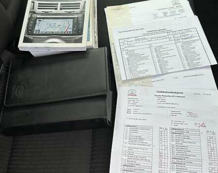 Серый Тойота Авенсис, объемом двигателя 2 л и пробегом 198 тыс. км за 9200 $, фото 12 на Automoto.ua