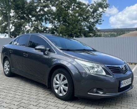 Серый Тойота Авенсис, объемом двигателя 1.8 л и пробегом 228 тыс. км за 8000 $, фото 1 на Automoto.ua