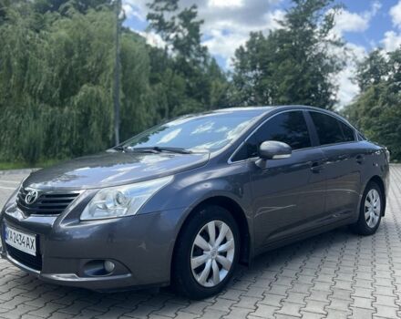 Серый Тойота Авенсис, объемом двигателя 1.8 л и пробегом 228 тыс. км за 8000 $, фото 2 на Automoto.ua