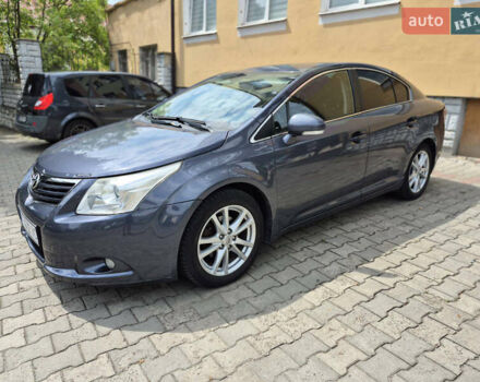 Серый Тойота Авенсис, объемом двигателя 2 л и пробегом 214 тыс. км за 8800 $, фото 2 на Automoto.ua