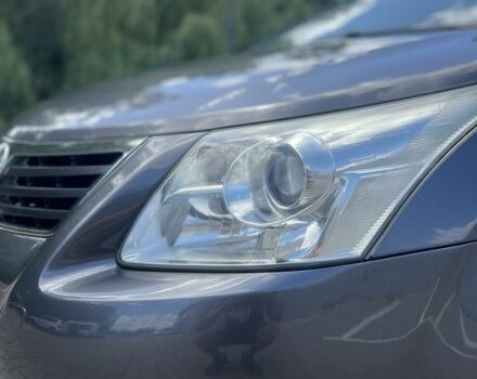 Серый Тойота Авенсис, объемом двигателя 1.8 л и пробегом 228 тыс. км за 8000 $, фото 3 на Automoto.ua