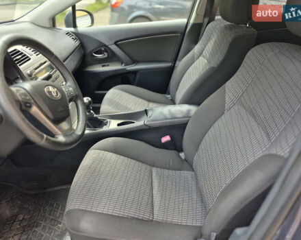 Серый Тойота Авенсис, объемом двигателя 2 л и пробегом 214 тыс. км за 8800 $, фото 13 на Automoto.ua