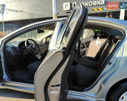 Серый Тойота Авенсис, объемом двигателя 1.8 л и пробегом 279 тыс. км за 6990 $, фото 6 на Automoto.ua