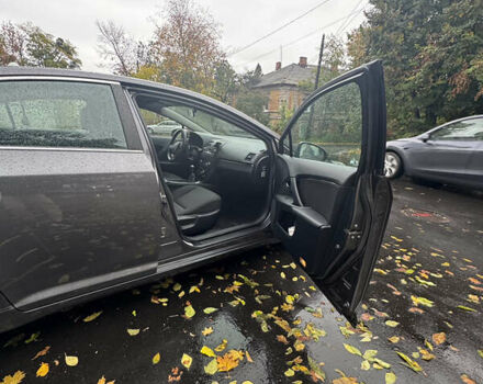 Серый Тойота Авенсис, объемом двигателя 1.6 л и пробегом 200 тыс. км за 7999 $, фото 12 на Automoto.ua