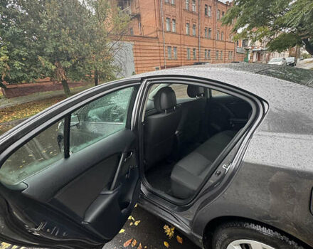 Серый Тойота Авенсис, объемом двигателя 1.6 л и пробегом 200 тыс. км за 7500 $, фото 9 на Automoto.ua