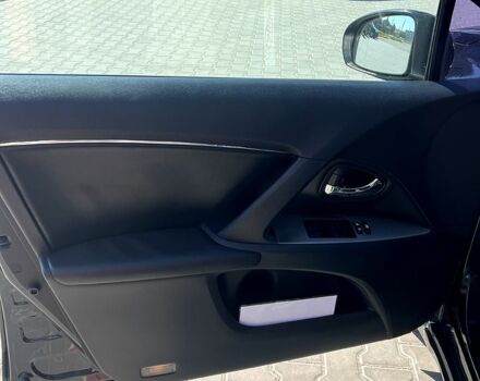 Серый Тойота Авенсис, объемом двигателя 2 л и пробегом 49 тыс. км за 11200 $, фото 1 на Automoto.ua