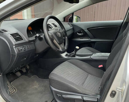 Серый Тойота Авенсис, объемом двигателя 1.8 л и пробегом 230 тыс. км за 7500 $, фото 2 на Automoto.ua