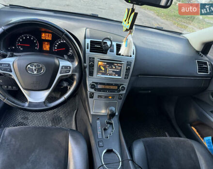 Серый Тойота Авенсис, объемом двигателя 2 л и пробегом 185 тыс. км за 12000 $, фото 11 на Automoto.ua