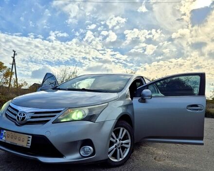 Серый Тойота Авенсис, объемом двигателя 1.8 л и пробегом 135 тыс. км за 11200 $, фото 1 на Automoto.ua