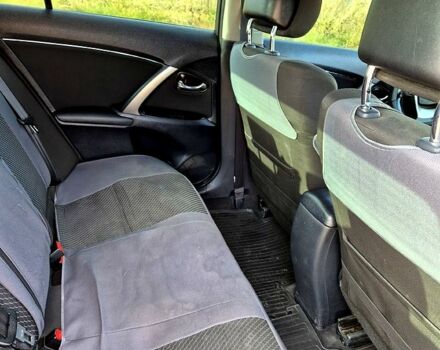 Серый Тойота Авенсис, объемом двигателя 1.8 л и пробегом 135 тыс. км за 11200 $, фото 4 на Automoto.ua