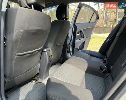 Серый Тойота Авенсис, объемом двигателя 1.8 л и пробегом 275 тыс. км за 9200 $, фото 22 на Automoto.ua