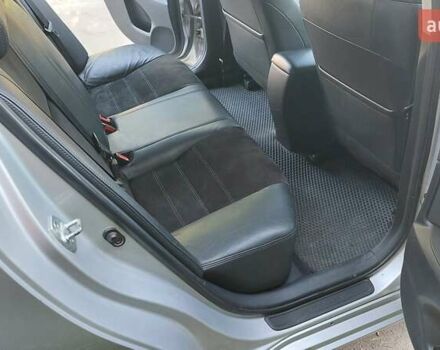 Сірий Тойота Авенсіс, об'ємом двигуна 2 л та пробігом 198 тис. км за 10800 $, фото 21 на Automoto.ua