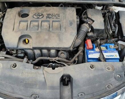 Серый Тойота Авенсис, объемом двигателя 2 л и пробегом 200 тыс. км за 12500 $, фото 1 на Automoto.ua