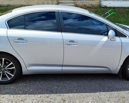 Серый Тойота Авенсис, объемом двигателя 2 л и пробегом 200 тыс. км за 12500 $, фото 2 на Automoto.ua