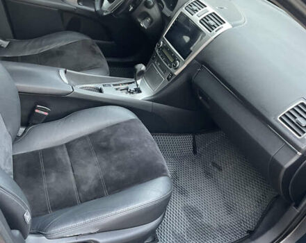 Серый Тойота Авенсис, объемом двигателя 2 л и пробегом 290 тыс. км за 11000 $, фото 2 на Automoto.ua