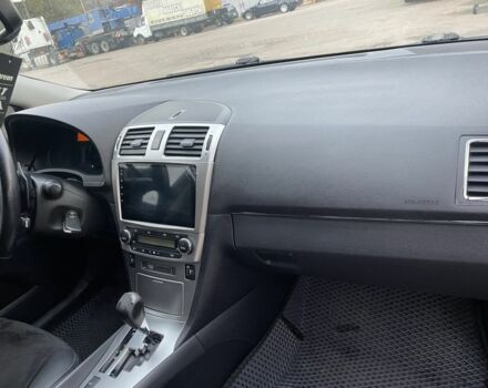 Серый Тойота Авенсис, объемом двигателя 2 л и пробегом 290 тыс. км за 11000 $, фото 1 на Automoto.ua