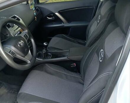 Серый Тойота Авенсис, объемом двигателя 2 л и пробегом 265 тыс. км за 9900 $, фото 3 на Automoto.ua