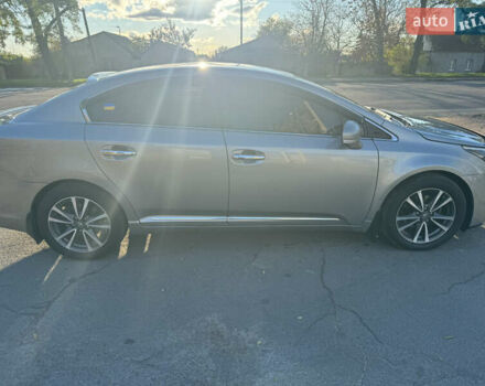 Серый Тойота Авенсис, объемом двигателя 2 л и пробегом 185 тыс. км за 12000 $, фото 3 на Automoto.ua