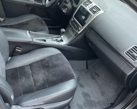 Серый Тойота Авенсис, объемом двигателя 2 л и пробегом 290 тыс. км за 11000 $, фото 2 на Automoto.ua