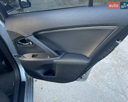 Серый Тойота Авенсис, объемом двигателя 2 л и пробегом 185 тыс. км за 12000 $, фото 19 на Automoto.ua