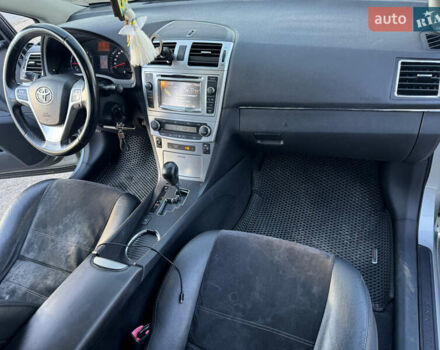 Серый Тойота Авенсис, объемом двигателя 2 л и пробегом 185 тыс. км за 12000 $, фото 17 на Automoto.ua