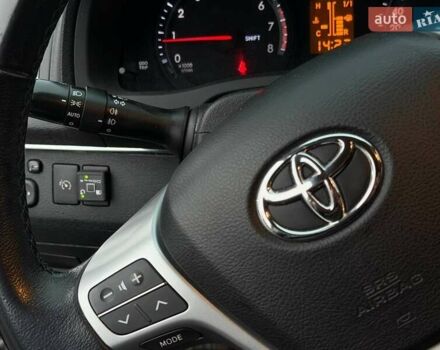 Серый Тойота Авенсис, объемом двигателя 1.8 л и пробегом 202 тыс. км за 12800 $, фото 29 на Automoto.ua