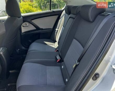 Серый Тойота Авенсис, объемом двигателя 2 л и пробегом 207 тыс. км за 13800 $, фото 22 на Automoto.ua