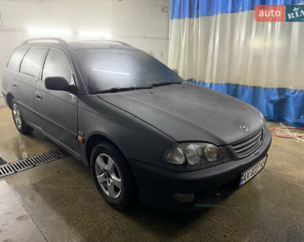 Серый Тойота Авенсис, объемом двигателя 2 л и пробегом 418 тыс. км за 2000 $, фото 4 на Automoto.ua