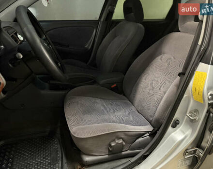 Серый Тойота Авенсис, объемом двигателя 2 л и пробегом 418 тыс. км за 2000 $, фото 6 на Automoto.ua