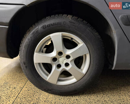 Серый Тойота Авенсис, объемом двигателя 2 л и пробегом 418 тыс. км за 2000 $, фото 13 на Automoto.ua