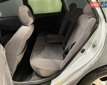 Серый Тойота Авенсис, объемом двигателя 2 л и пробегом 418 тыс. км за 2000 $, фото 8 на Automoto.ua