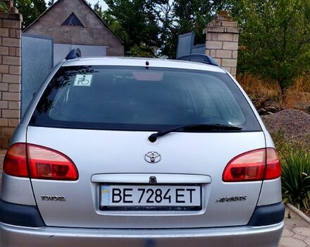 Серый Тойота Авенсис, объемом двигателя 2 л и пробегом 214 тыс. км за 4000 $, фото 1 на Automoto.ua