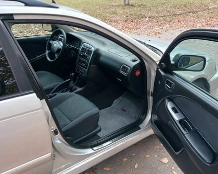 Серый Тойота Авенсис, объемом двигателя 2 л и пробегом 360 тыс. км за 2000 $, фото 5 на Automoto.ua