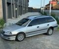 Сірий Тойота Авенсіс, об'ємом двигуна 2 л та пробігом 330 тис. км за 2999 $, фото 1 на Automoto.ua