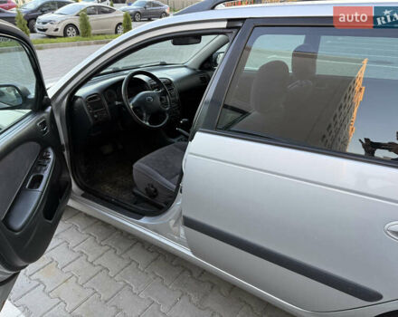 Серый Тойота Авенсис, объемом двигателя 1.8 л и пробегом 233 тыс. км за 4800 $, фото 6 на Automoto.ua